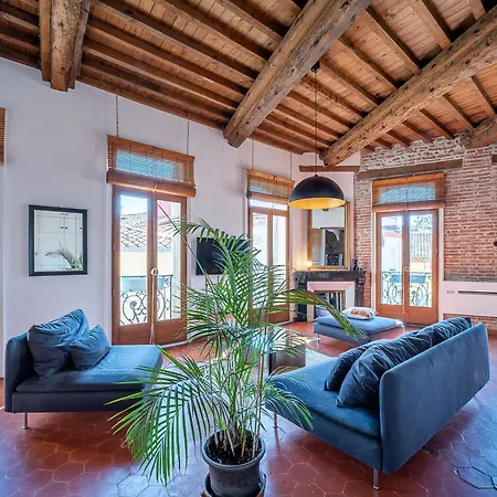 Romantic Getaway In The Heart Of Apartment