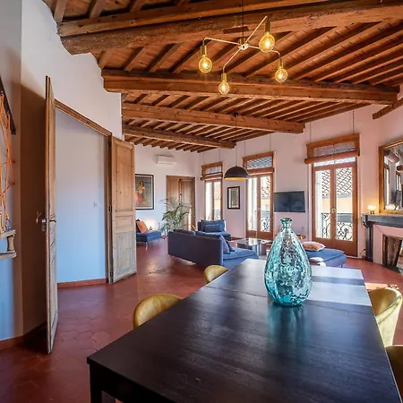 Romantic Getaway In The Heart Of Lägenhet